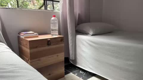 Snapshot of viajemos chatting on March 23, 6:45 pm papichulo y mamichula online show from March 23, 6:45 pm