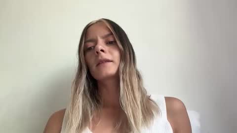 Snapshot of viajemos chatting on March 26, 4:56 pm papichulo y mamichula online show from March 26, 4:56 pm