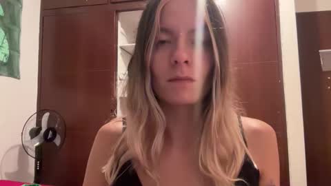 Snapshot of viajemos chatting on April 6, 1:58 am papichulo y mamichula online show from April 6, 1:58 am