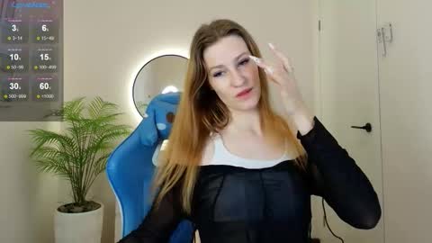 Snapshot of viamltdreamer chatting on October 31, 2:12 am viamltdreamer online show from October 31, 2:12 am