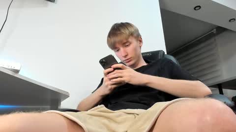 vibemygirl online show from January 28, 12:00 pm