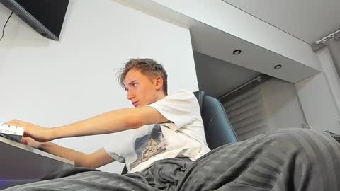 vibemygirl online show from January 31, 6:03 pm