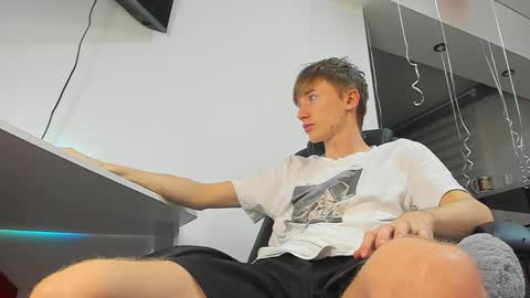 vibemygirl online show from February 6, 1:10 pm