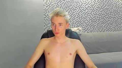 vibemygirl online show from September 13, 11:32 am