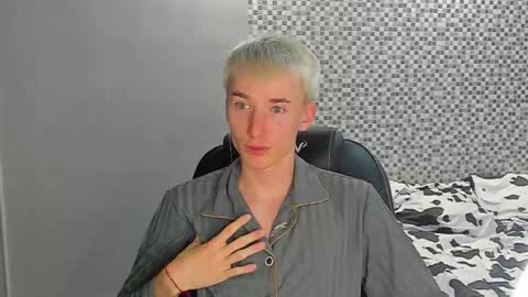 vibemygirl online show from September 15, 11:43 am