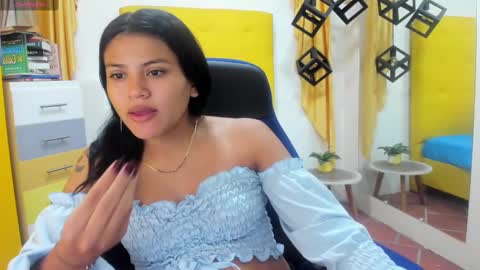 Snapshot of vic_nahomy chatting on February 12, 11:51 am nahomy online show from February 12, 11:51 am