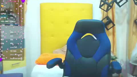 Snapshot of vic_nahomy chatting on March 7, 2:01 pm nahomy online show from March 7, 2:01 pm