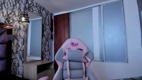 Snapshot of vick_daves chatting on February 23, 5:39 pm vick_daves online show from February 23, 5:39 pm