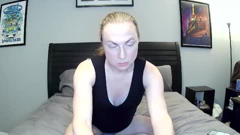 Snapshot of vicki_stockings chatting on February 16, 2:29 am Vicki Stockings online show from February 16, 2:29 am