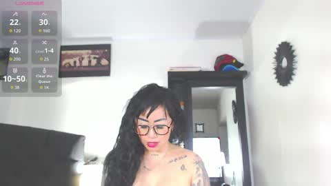 Snapshot of vicky_hotmilf chatting on October 9, 11:19 am Vicky online show from October 9, 11:19 am