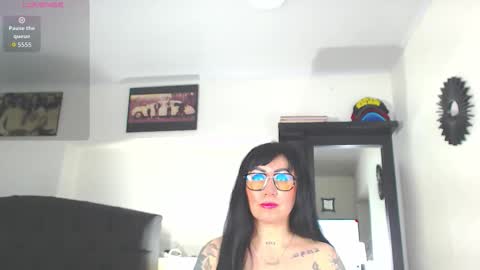 Snapshot of vicky_hotmilf chatting on October 15, 10:59 am Vicky online show from October 15, 10:59 am