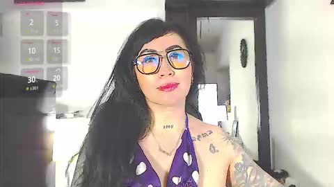 Snapshot of vicky_hotmilf chatting on December 2, 11:15 am Vicky online show from December 2, 11:15 am