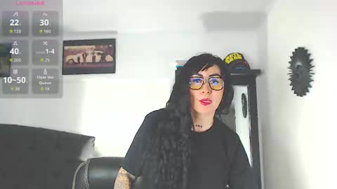Snapshot of vicky_hotmilf chatting on January 9, 11:24 am Vicky online show from January 9, 11:24 am