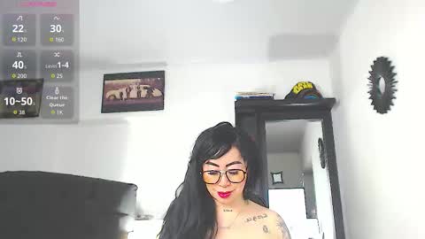 Snapshot of vicky_hotmilf chatting on January 16, 9:02 am Vicky online show from January 16, 9:02 am