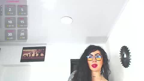 Snapshot of vicky_hotmilf chatting on February 6, 11:02 am Vicky online show from February 6, 11:02 am