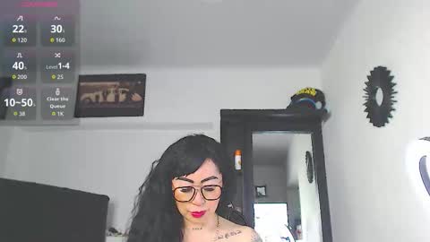 Snapshot of vicky_hotmilf chatting on February 12, 11:16 am Vicky online show from February 12, 11:16 am
