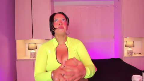 Snapshot of vicky_ruiz chatting on January 8, 8:18 pm V I C K Y online show from January 8, 8:18 pm