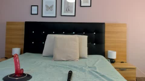 vicky_squirtz online show from January 14, 6:08 am