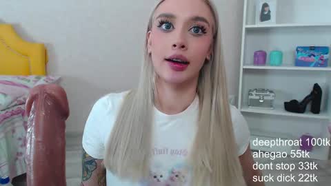 Snapshot of vickyfuckingdoll chatting on February 19, 6:00 pm vickyfuckingdoll online show from February 19, 6:00 pm
