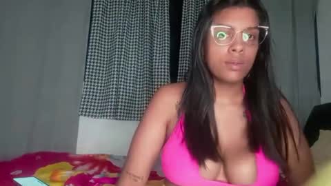 vickyhm22 online show from October 6, 3:26 am