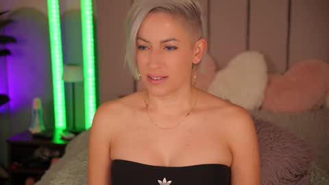 vickysecret96 online show from November 9, 6:17 pm