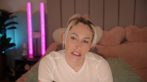 Snapshot of vickysecret96 chatting on April 4, 5:54 pm vickysecret96 online show from April 4, 5:54 pm
