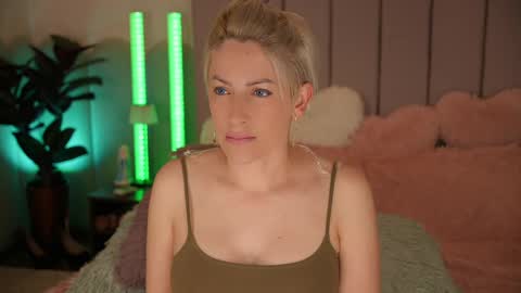 Snapshot of vickysecret96 chatting on April 23, 3:14 pm vickysecret96 online show from April 23, 3:14 pm