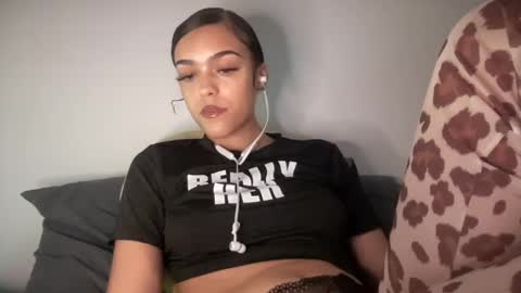 Snapshot of vickyyyx chatting on February 1, 3:41 am Goddess Victory online show from February 1, 3:41 am