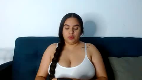 Snapshot of vicno_couple chatting on August 6, 9:22 am david and emma online show from August 6, 9:22 am
