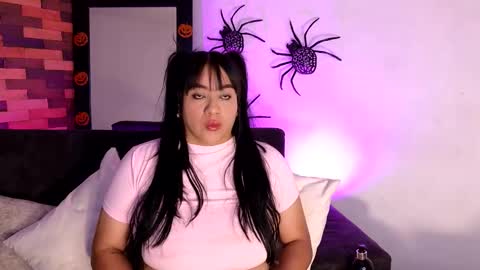 Snapshot of vicserna chatting on October 5, 2:15 pm Victoria Serna online show from October 5, 2:15 pm