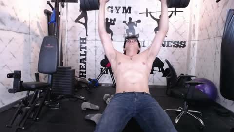 Snapshot of victor_oliveira_ chatting on March 28, 7:46 pm Victor Oliveira online show from March 28, 7:46 pm