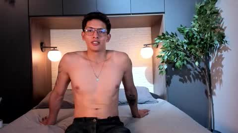 Snapshot of victor_oliveira_ chatting on March 29, 7:47 pm Victor Oliveira online show from March 29, 7:47 pm