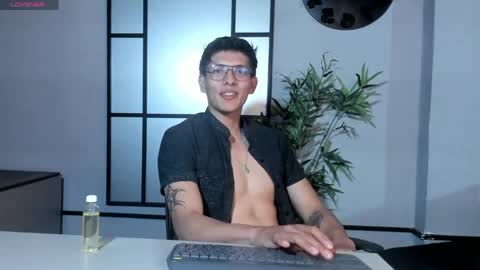 Snapshot of victor_oliveira_ chatting on March 30, 7:48 pm Victor Oliveira online show from March 30, 7:48 pm