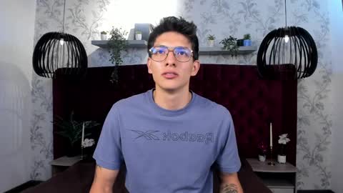 Snapshot of victor_oliveira_ chatting on April 2, 7:11 pm Victor Oliveira online show from April 2, 7:11 pm