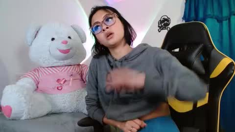 Snapshot of victoria__bear chatting on March 25, 6:14 pm victoria online show from March 25, 6:14 pm