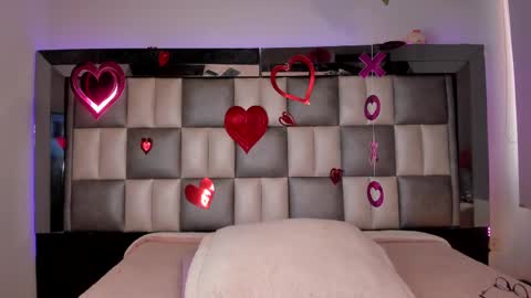 Snapshot of victoria__js_ chatting on February 17, 1:32 pm Victoria online show from February 17, 1:32 pm