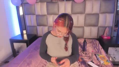 Snapshot of victoria__js_ chatting on November 25, 12:05 pm Victoria online show from November 25, 12:05 pm