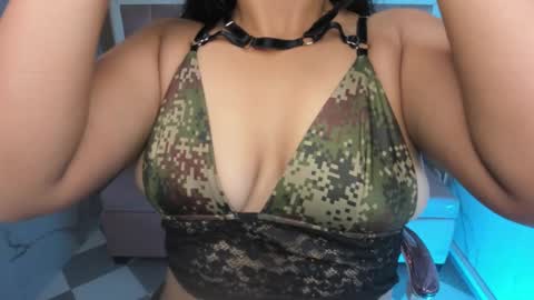 Snapshot of victoria_b_ chatting on September 28, 12:43 pm victoria_b_ online show from September 28, 12:43 pm