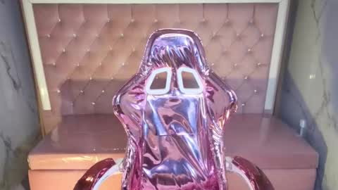 Snapshot of victoria_b_ chatting on October 25, 8:25 pm victoria_b_ online show from October 25, 8:25 pm