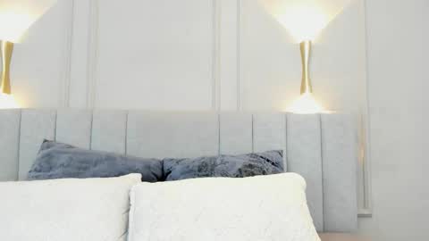 victoria  online show from October 13, 7:03 pm