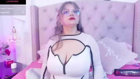 Snapshot of victoria_cherry_ chatting on May 14, 11:39 am victoria_cherry_ online show from May 14, 11:39 am