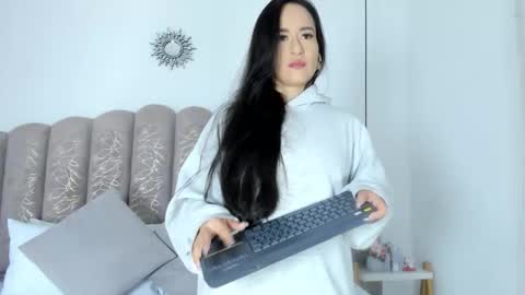 Snapshot of victoria_cooper3 chatting on October 4, 11:41 am valentina online show from October 4, 11:41 am