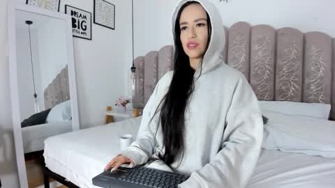 Snapshot of victoria_cooper3 chatting on October 24, 11:28 am valentina online show from October 24, 11:28 am