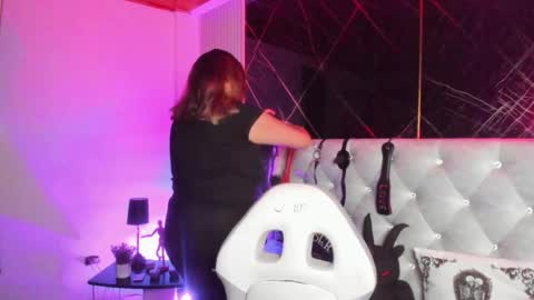 victoria_floyd1 online show from January 6, 8:45 pm