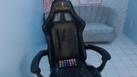 Victoria online show from April 1, 1:01 pm