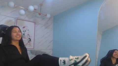 Victoria online show from April 28, 1:05 pm