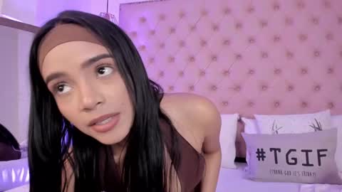 Snapshot of victoria_kitt chatting on February 16, 9:59 pm victoria_kitt online show from February 16, 9:59 pm