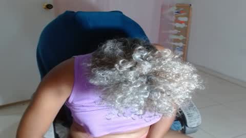 Snapshot of victoria_miler chatting on January 20, 1:18 am VICKY online show from January 20, 1:18 am