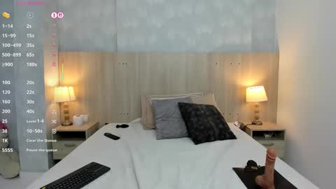 Snapshot of victoria_pachon chatting on February 20, 7:25 pm victoria_pachon online show from February 20, 7:25 pm