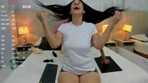 Snapshot of victoria_pachon chatting on March 21, 7:17 pm victoria_pachon online show from March 21, 7:17 pm